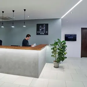 Hotel Urban H ***